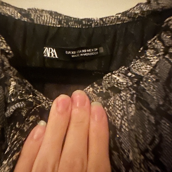 Elegant Black and White Snake Print Dress - Picture 2 of 2